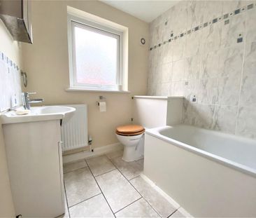 2 bedroom end of terrace house to rent - Photo 4