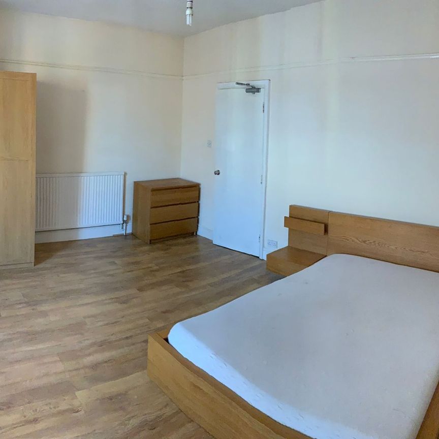 Room in a Shared House, Oxford Street, W1C - Photo 2