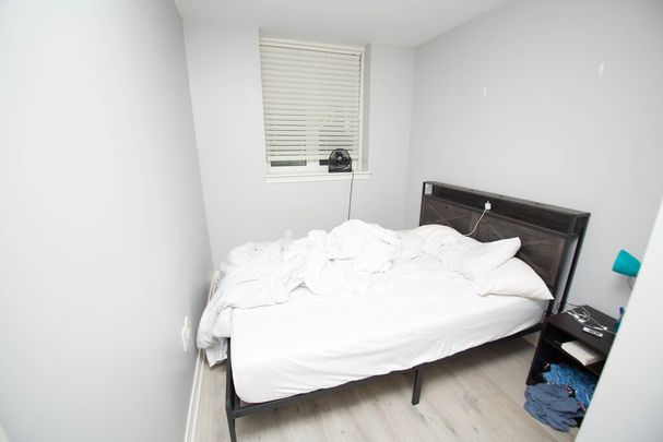Cozy 1 Bedroom + Den Lower Unit in St. Catharines! - Photo 1
