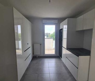 Location Appartement 4 pièces 152m² ST JEAN DE LA RUELLE 45140 - Photo 3