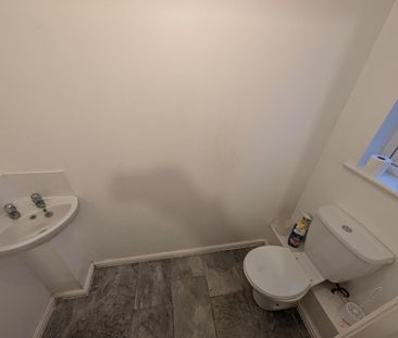 3 bedroom House To Let - Photo 4