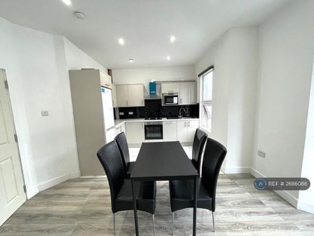 2 bedroom maisonette to rent - Photo 4