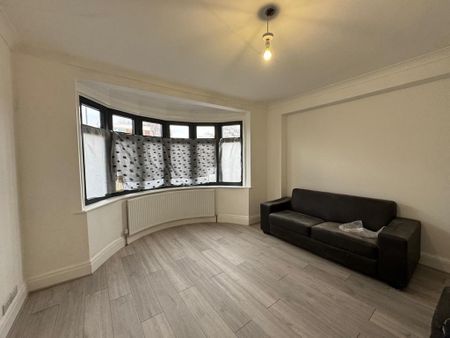 5 bedroom semi-detached house to rent - Photo 4