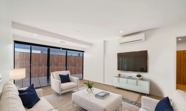 When Location is Priority - Westfield & Station at your Doorstep! - Photo 1