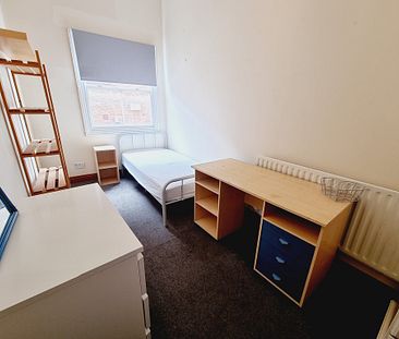 5 Bed Student Accommodation - Photo 2