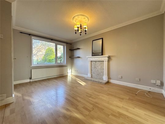 15, Abbeydale Oval, Kirkstall, Leeds, West Yorkshire, LS5 3RF - Photo 1