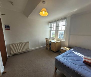 4 bedroom flat to rent - Photo 3