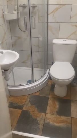 Room in a Shared House, Whitehorse Road, CR0 - Photo 5