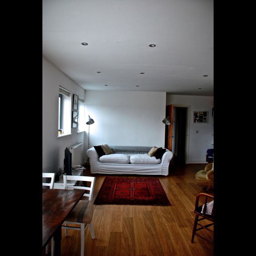 1 Bed Flat, Battersea Park Road, SW11 - Photo 1