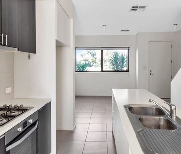 Modern 2-Bedroom Townhouse in great location - Photo 6