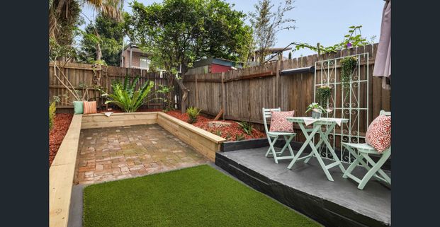 Beautifully presented, character-filled period home! - Photo 1