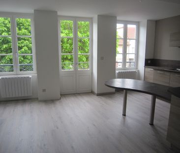 Location Appartement 3 pièces 62m² CHARLIEU 42190 - Photo 1