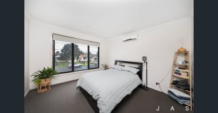 Modern & Convenient Living in Sunshine North - Photo 4