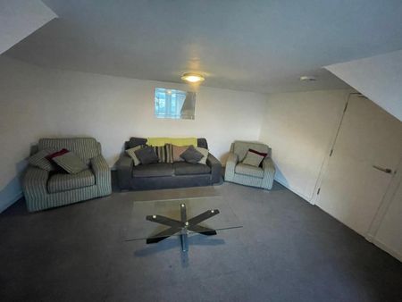 3 bedroom apartment to rent - Photo 2
