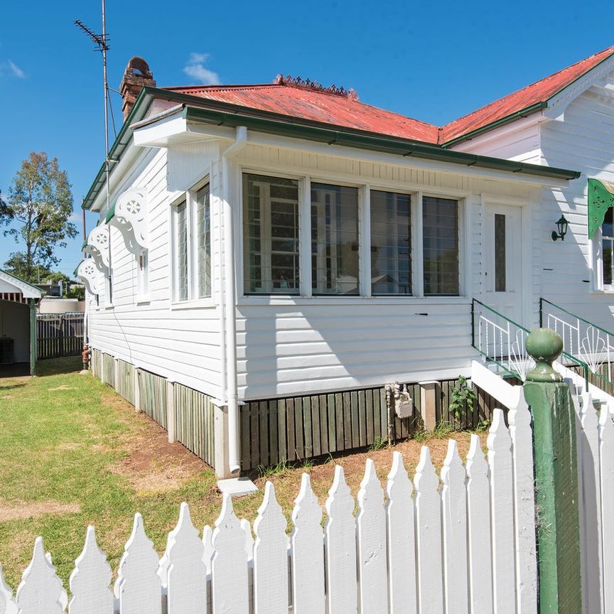 Charming 3-Bedroom Cottage in Prime Location - Photo 1