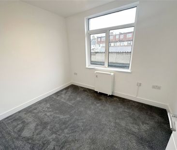 The Broadway, NW7, London - Photo 5