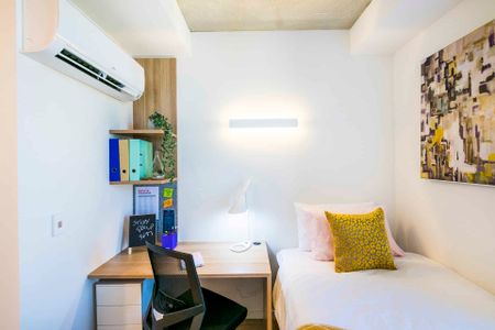 Signature Studio Apartment, King Single Bed - Photo 2