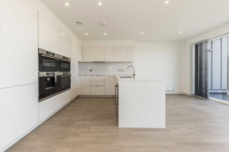 3 bedroom flat to rent - Photo 4
