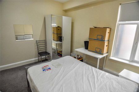 4 bedroom flat to rent - Photo 4