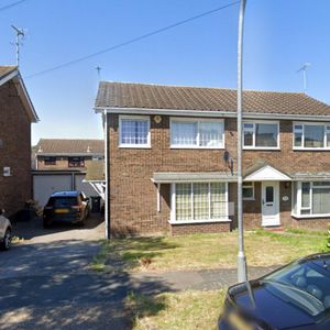 3 bedroom semi-detached house to rent - Photo 2