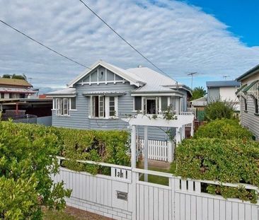 QLD Cottage With Large Entertainers Deck Overlooking the Stunning I... - Photo 1