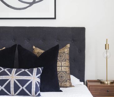 Charming and Convenient Two Bedroom Stone Cottage Close to the City - Photo 2