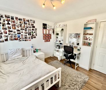 Christopher Close - Photo 2