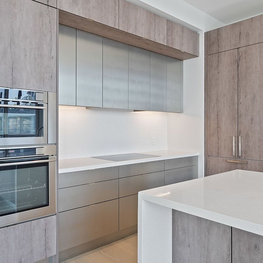 For Lease - 1 Edgewater Drive Unit# SPH #07, Toronto, Ontario - Photo 1