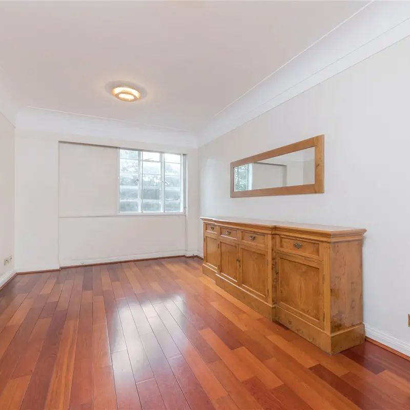 4 bedroom flat in Hyde Park Place - Photo 1