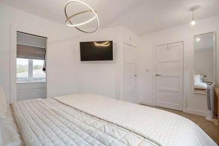 5 bedroom detached house to rent - Photo 4