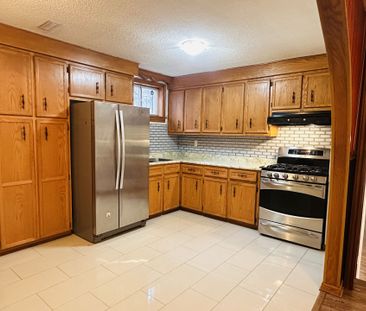 For Lease - 36 Weldrick Road, Richmond Hill, Ontario - Photo 2