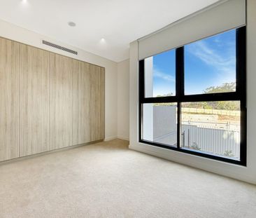 SUPERBLY APPOINTED 3 BEDROOM APARTMENT WITH 2 CARSPACES - Photo 4