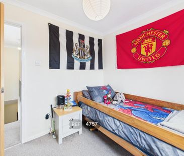 4 bedroom detached house to rent - Photo 2