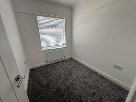 Pine Close, Bed Townhouse, L36 - Photo 2