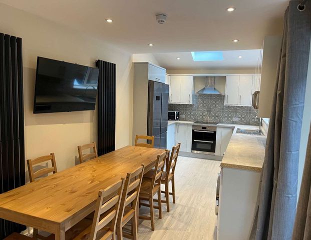 Teversal Avenue Room 6 - Photo 1