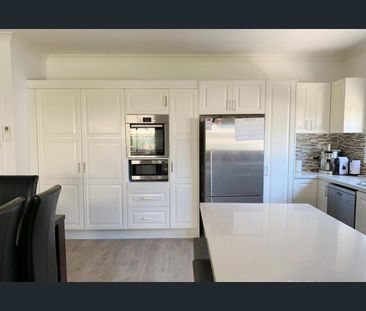 Spacious 3-Bedroom House - Photo 4