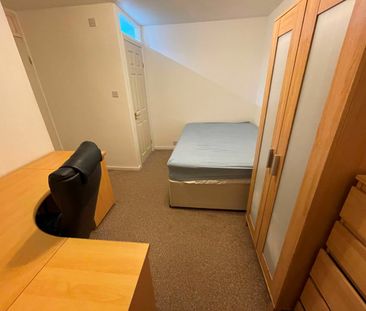 4 Bed End Terrace, Langwood Close, CV4 - Photo 3