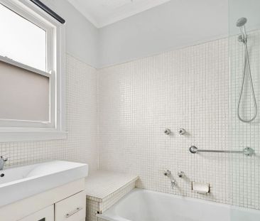 Classical style & perfectly positioned - Photo 3