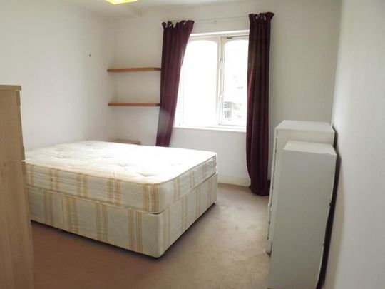 Spacious one bedroom flat with secured parking | To Let | Balcony | Separate kitchen | Webber Street | Southwark | SE1 - Photo 1