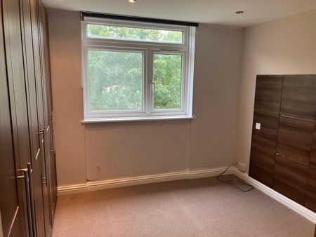 2 bedroom Flat To Let - Photo 4