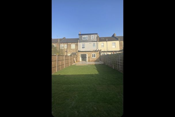 Room in a Shared House, Ardfillan Road, SE6 - Photo 1