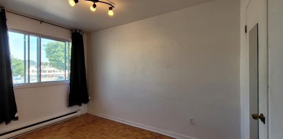 4 1/2 Rez-de-chaussé avec entrée indépendante (prop occupants) - Photo 2