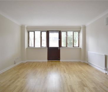 Well presented 3 bedroom terraced house situated in the heart of Ca... - Photo 1