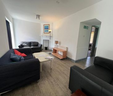 6 bedroom end of terrace house to rent - Photo 1