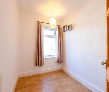 3 bedroom flat to rent - Photo 3