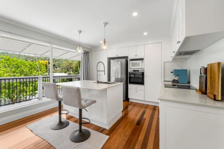 STUNNING, STYLISH GAP HOME FOR RENT... - Photo 4