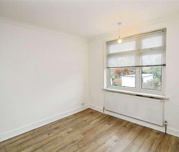 Carlton Road, Gidea Park, Essex, RM2 - Photo 5
