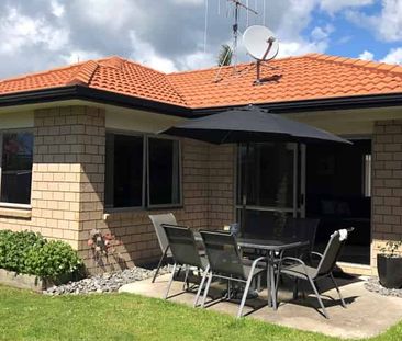 Indoor Outdoor Living - Photo 2