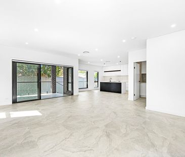 Near New 5 Bedroom Family Home - Photo 2