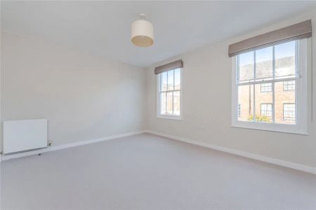 2 bedroom flat in Chelsea - Photo 2